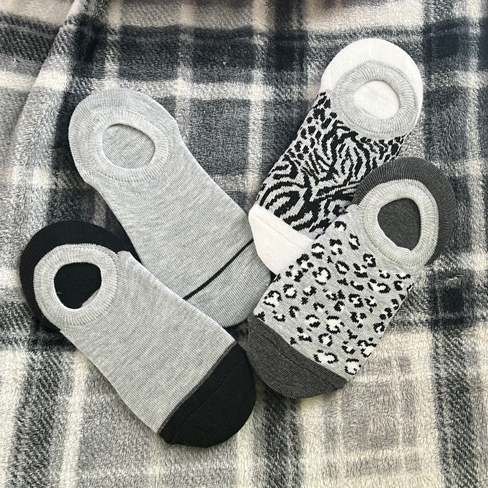 VINCE CAMUTO Heel Socks